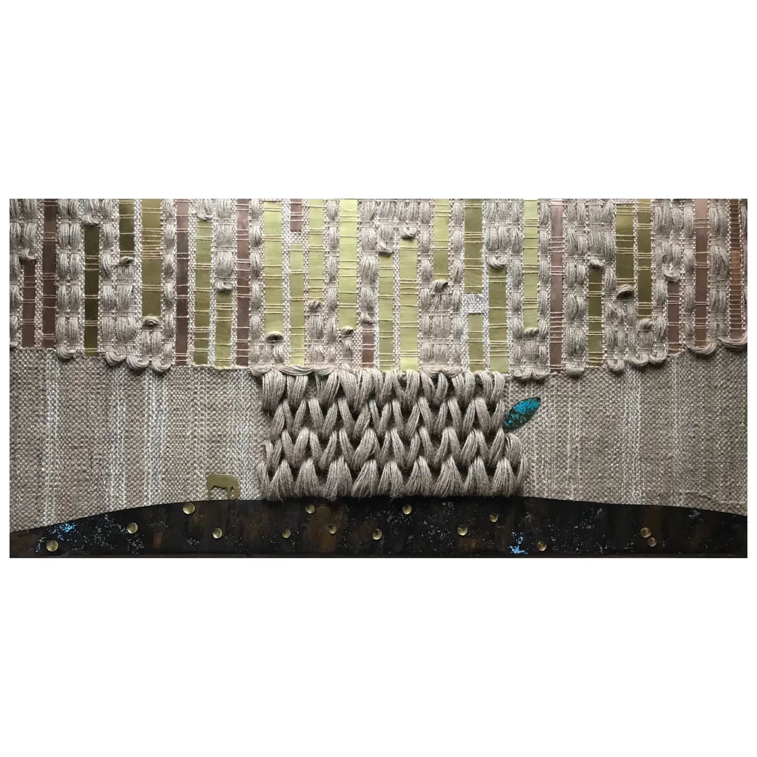 Зображення "Між небом і землею" від Ткачук Ярослава , розмір: 70х150 см, матеріали: гобелен, ручне ткацтво, джут, латунь, бронза, медіум: Текстиль, ціна: $2500