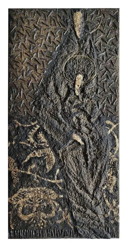 Зображення "«Матір Божа»" від Ткачук Ярослава , розмір: 50x24 cm, матеріали: льон, перероблений папір, шовк, акрил, кераміка, латунь, медіум: Авторська техніка, ціна: $250